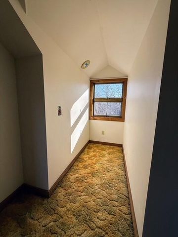 17 NE 465 Road, Warrensburg, MO 64093