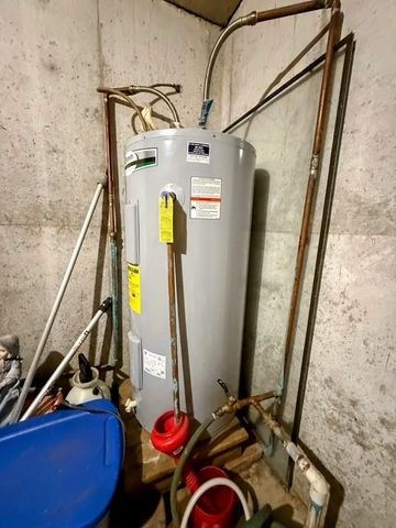 17 NE 465 Road, Warrensburg, MO 64093