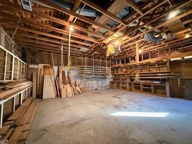 17 NE 465 Road, Warrensburg, MO 64093