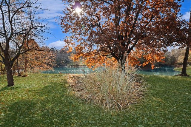 17 NE 465 Road, Warrensburg, MO 64093