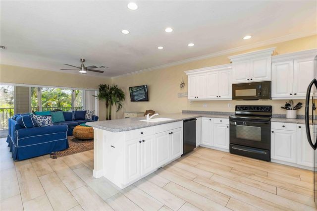 215 81ST STREET, Holmes Beach, FL 34217