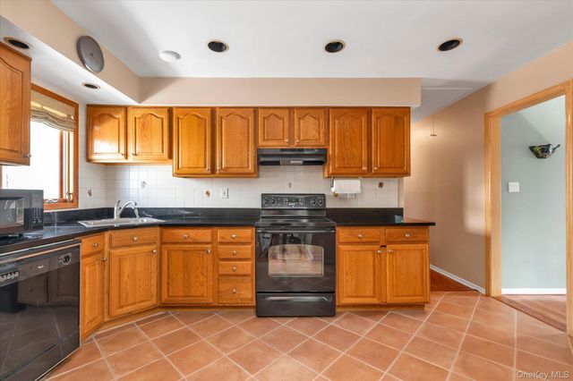 13 Prospect Street, Hicksville, NY 11801