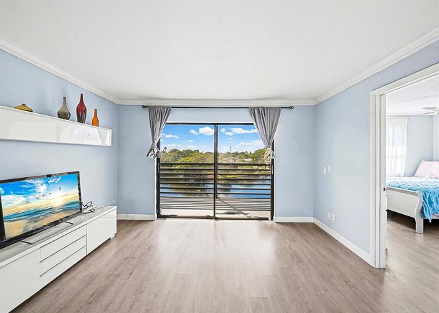 10466 Sunrise Lakes Boulevard 312, Sunrise, FL 33322