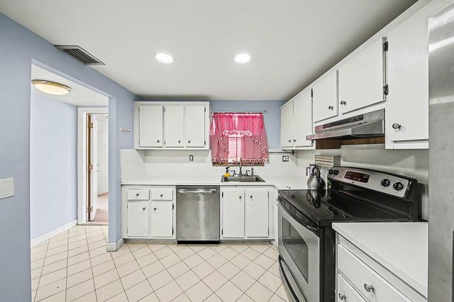 10466 Sunrise Lakes Boulevard 312, Sunrise, FL 33322