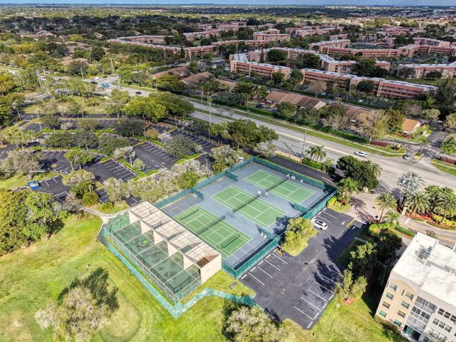 10466 Sunrise Lakes Boulevard 312, Sunrise, FL 33322