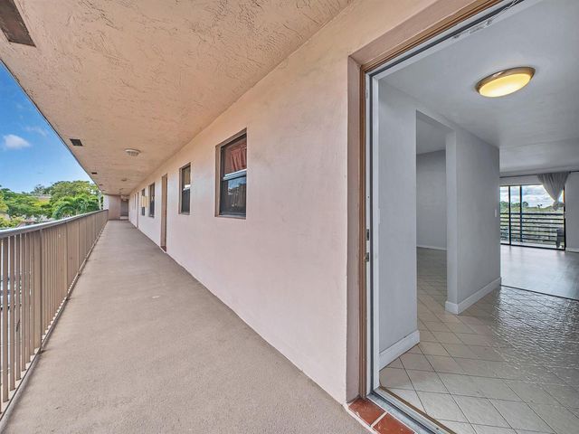 10466 Sunrise Lakes Boulevard 312, Sunrise, FL 33322