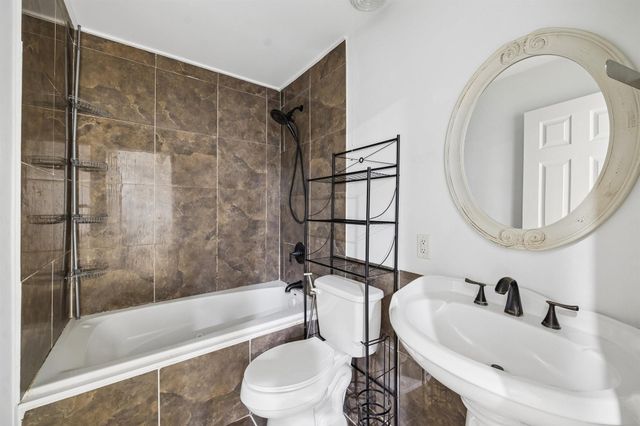 13926 Tinsley Court, Houston, TX 77014