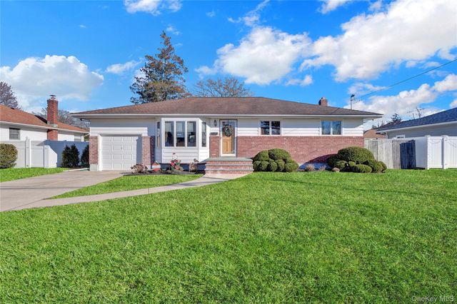 607 Saint George Avenue, North Babylon, NY 11703