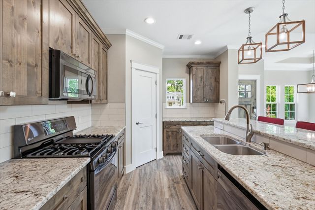 207 Wilson Street, Lake Dallas, TX 75065