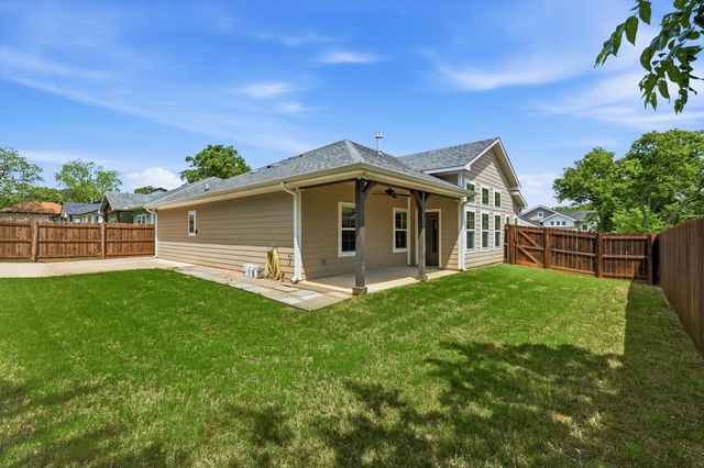 207 Wilson Street, Lake Dallas, TX 75065