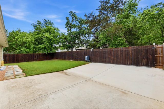 207 Wilson Street, Lake Dallas, TX 75065