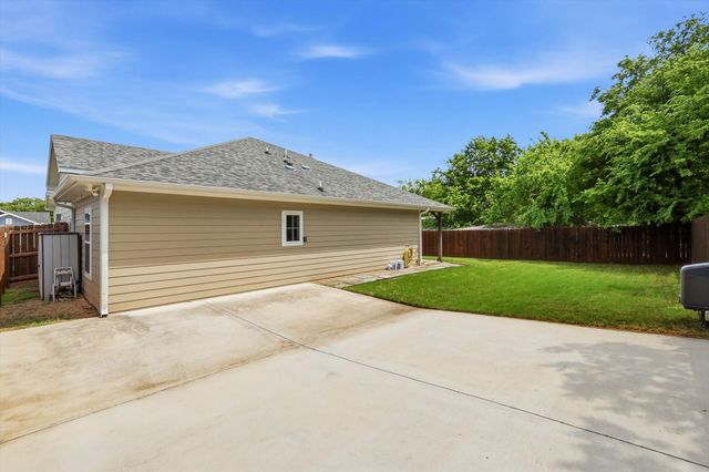 207 Wilson Street, Lake Dallas, TX 75065