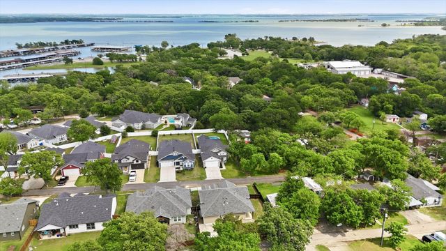 207 Wilson Street, Lake Dallas, TX 75065