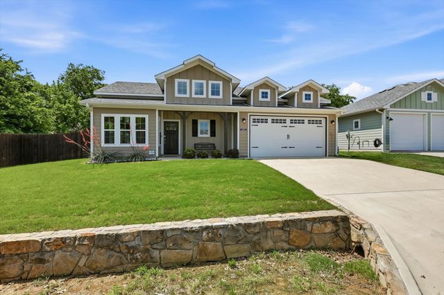 207 Wilson Street, Lake Dallas, TX 75065