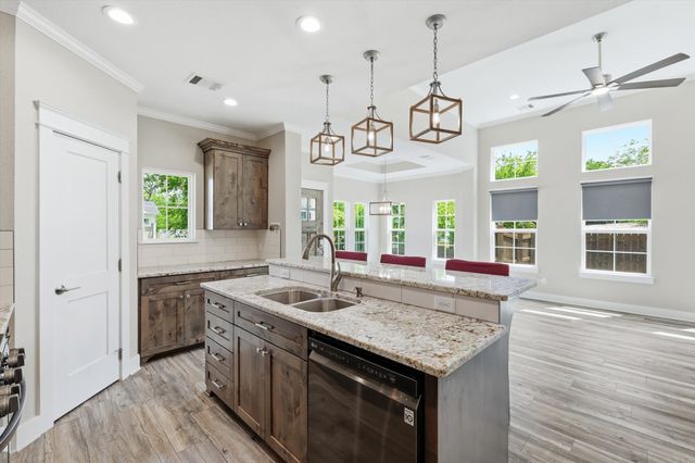 207 Wilson Street, Lake Dallas, TX 75065