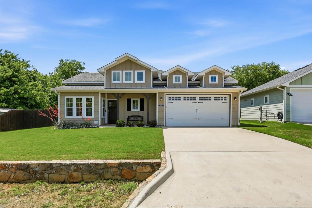 207 Wilson Street, Lake Dallas, TX 75065