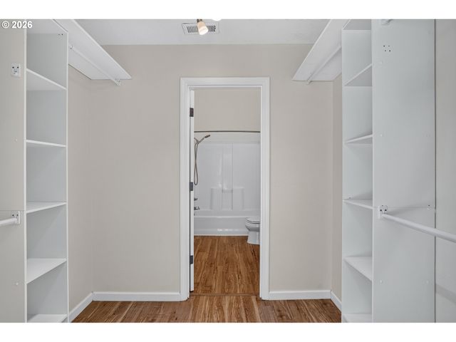 1352 Sw BINFORD LAKE Pkwy, Gresham, OR 97080