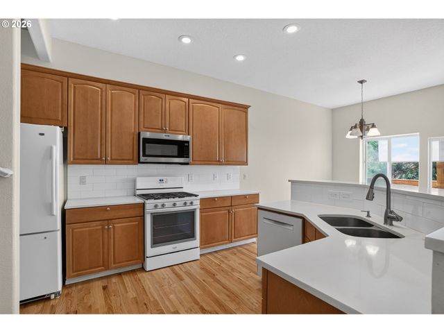 1352 Sw BINFORD LAKE Pkwy, Gresham, OR 97080