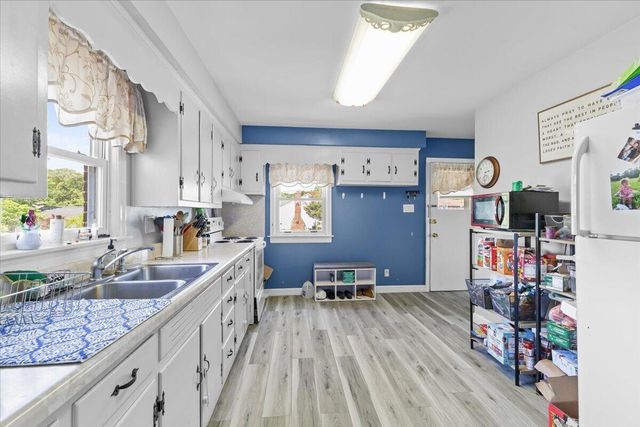 3707 Colonial AVE, Roanoke, VA 24018