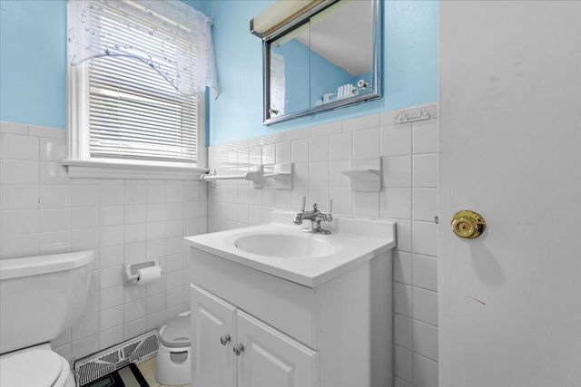 3707 Colonial AVE, Roanoke, VA 24018