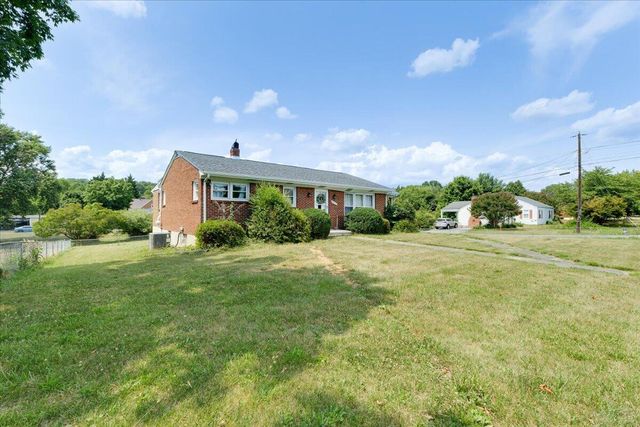 3707 Colonial AVE, Roanoke, VA 24018