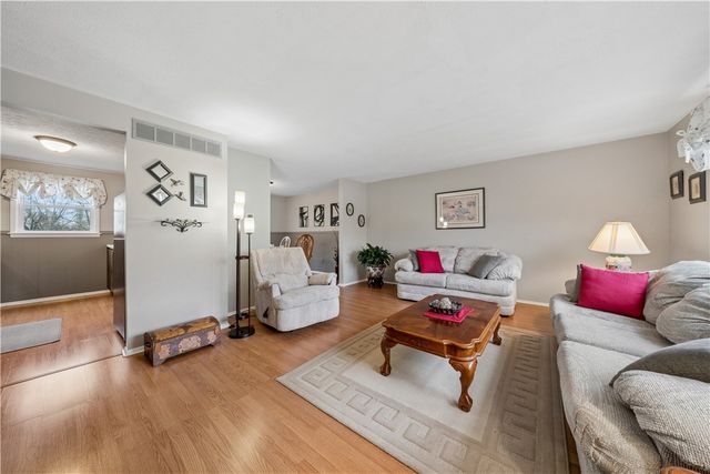 314 Hopi Drive, Hempfield Twp, PA 15601
