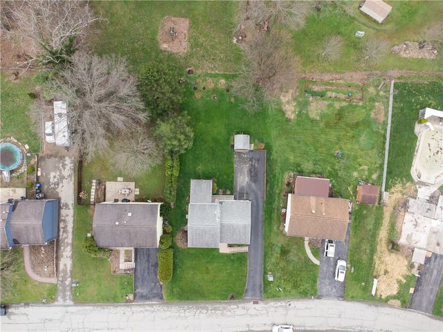 314 Hopi Drive, Hempfield Twp, PA 15601