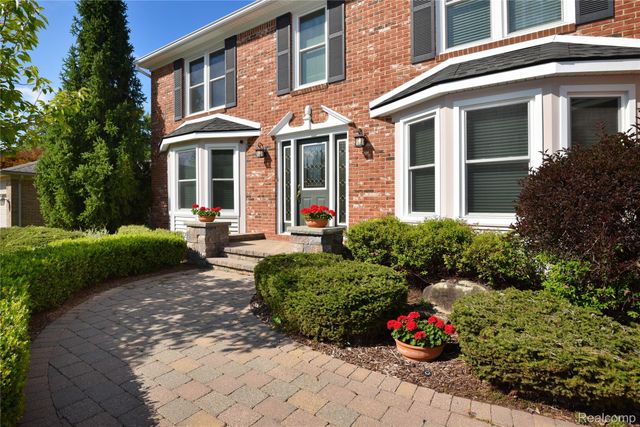 1325 Royal Crescent Street, Rochester Hills, MI 48306