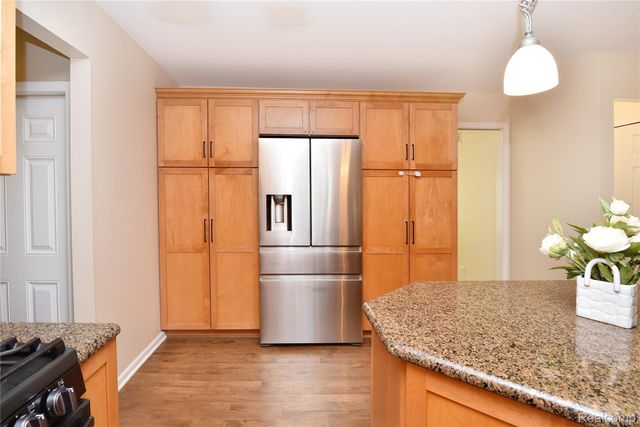 1325 Royal Crescent Street, Rochester Hills, MI 48306