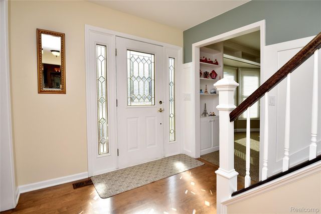 1325 Royal Crescent Street, Rochester Hills, MI 48306