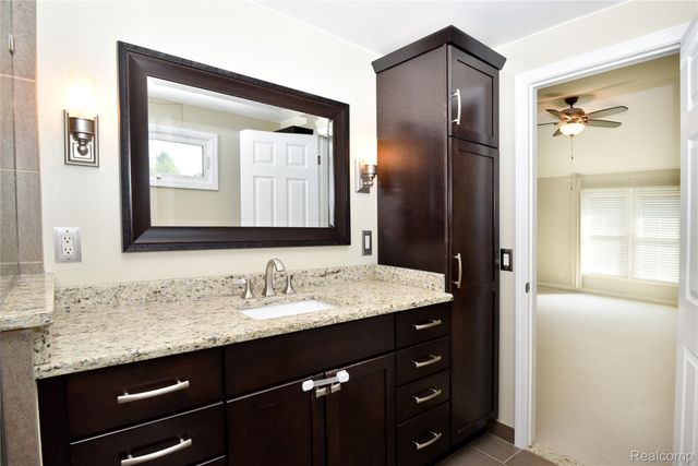 1325 Royal Crescent Street, Rochester Hills, MI 48306