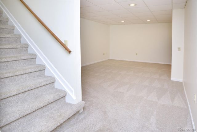 1325 Royal Crescent Street, Rochester Hills, MI 48306