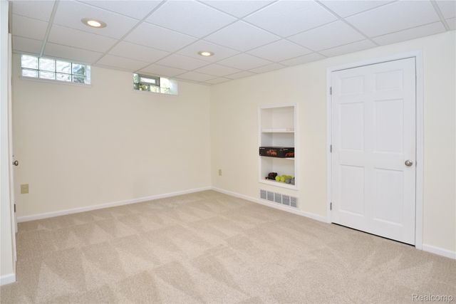 1325 Royal Crescent Street, Rochester Hills, MI 48306