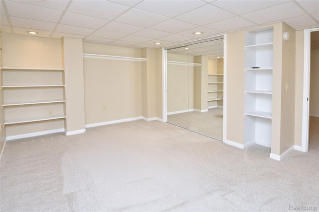 1325 Royal Crescent Street, Rochester Hills, MI 48306