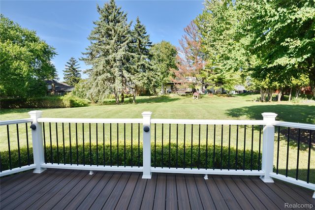 1325 Royal Crescent Street, Rochester Hills, MI 48306