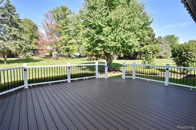 1325 Royal Crescent Street, Rochester Hills, MI 48306