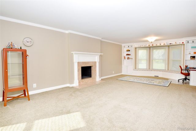 1325 Royal Crescent Street, Rochester Hills, MI 48306
