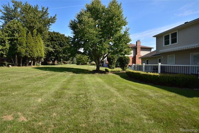 1325 Royal Crescent Street, Rochester Hills, MI 48306