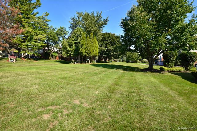 1325 Royal Crescent Street, Rochester Hills, MI 48306