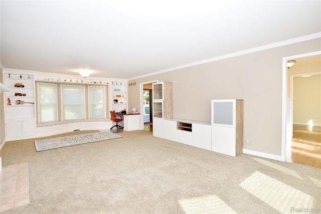 1325 Royal Crescent Street, Rochester Hills, MI 48306