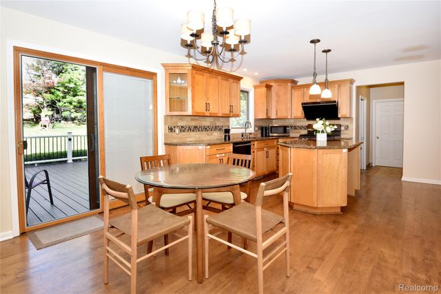 1325 Royal Crescent Street, Rochester Hills, MI 48306