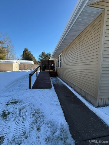 916 Coolidge Avenue, Kingsford, MI 49802