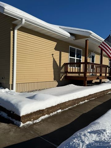 916 Coolidge Avenue, Kingsford, MI 49802