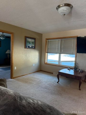 916 Coolidge Avenue, Kingsford, MI 49802