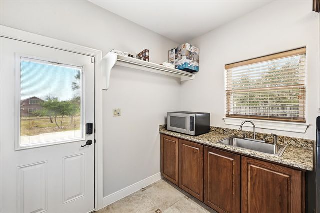 140 Winchester RD, Bastrop, TX 78602
