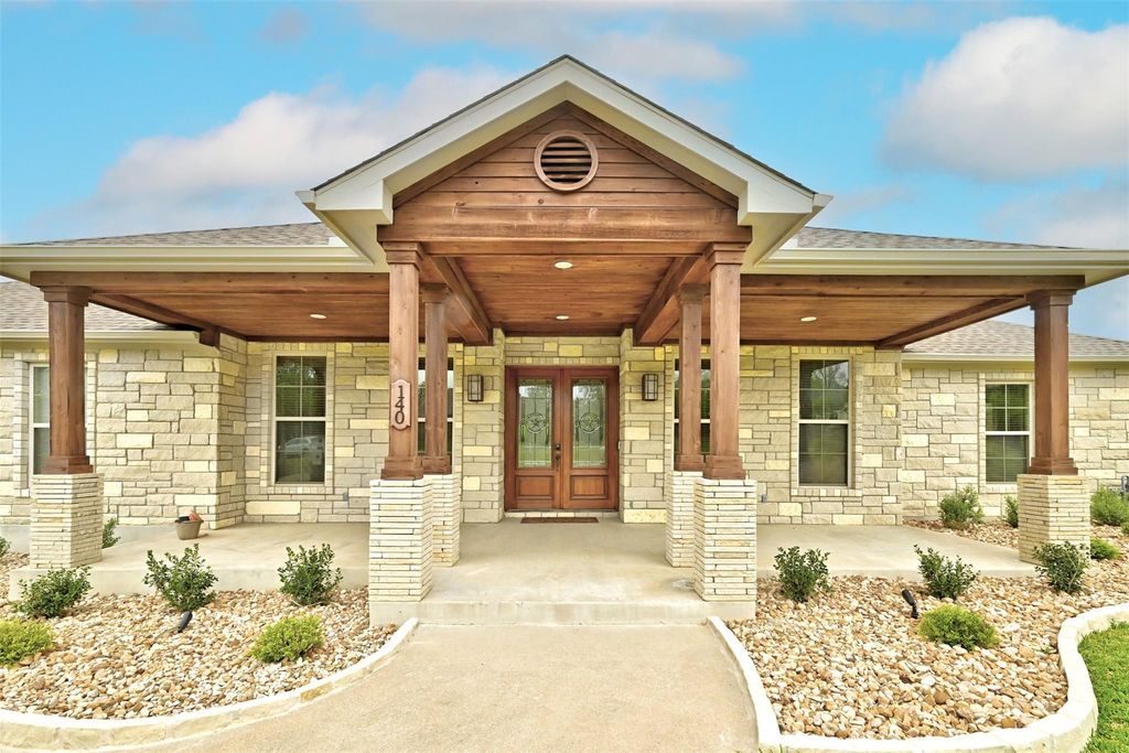 140 Winchester RD, Bastrop, TX 78602