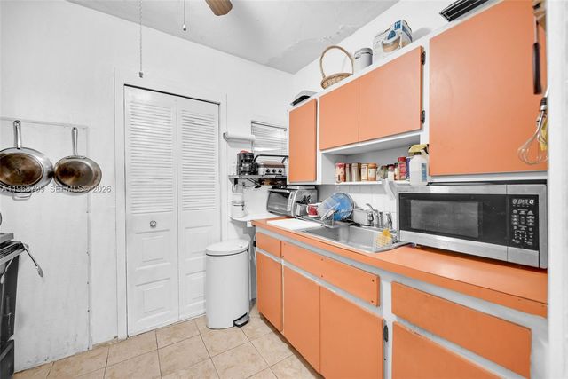 811 NW 24th Ct, Miami, FL 33125