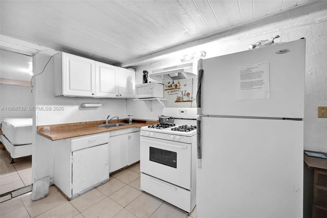 811 NW 24th Ct, Miami, FL 33125