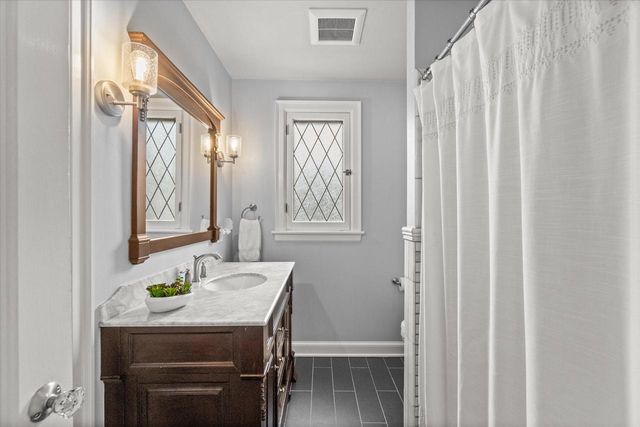 4314 N Ardmore AVENUE, Shorewood, WI 53211