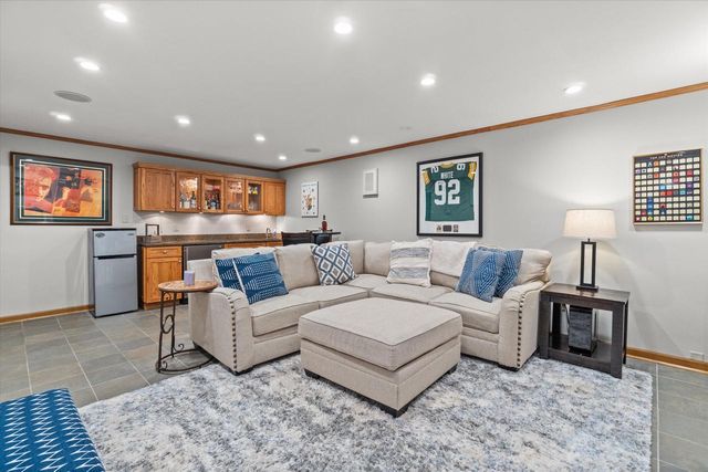 4314 N Ardmore AVENUE, Shorewood, WI 53211